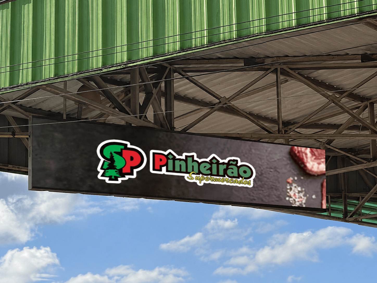 Faixa de LED horizontal da AllDoor instalada em estrutura elevada