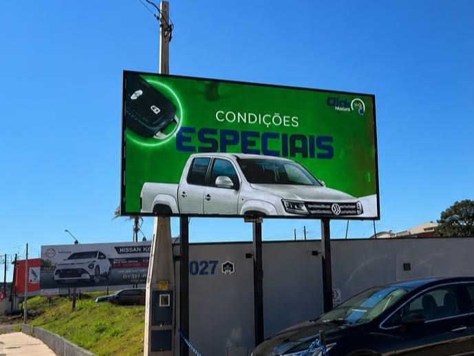 Painel de LED do LED Market da AllDoor instalado em um estabelecimento