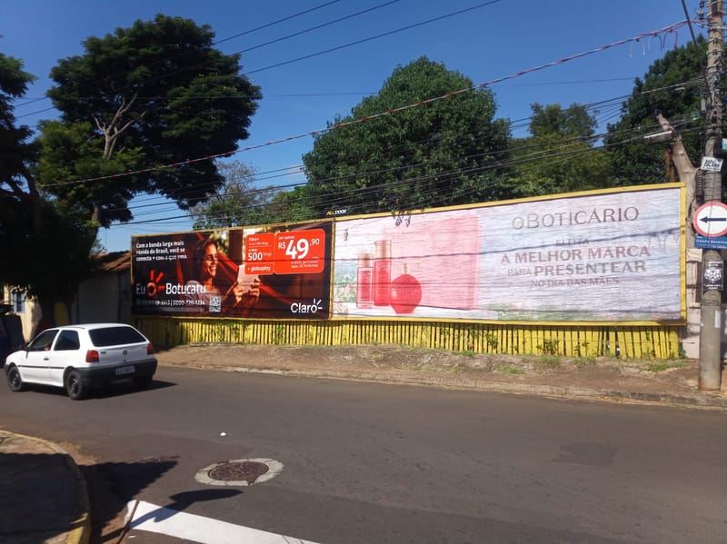 Campanha de cliente veiculada em outdoor da AllDoor